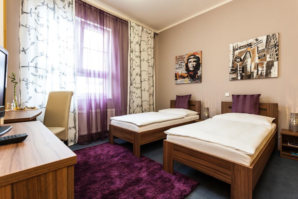 Sareza Hotel 3*