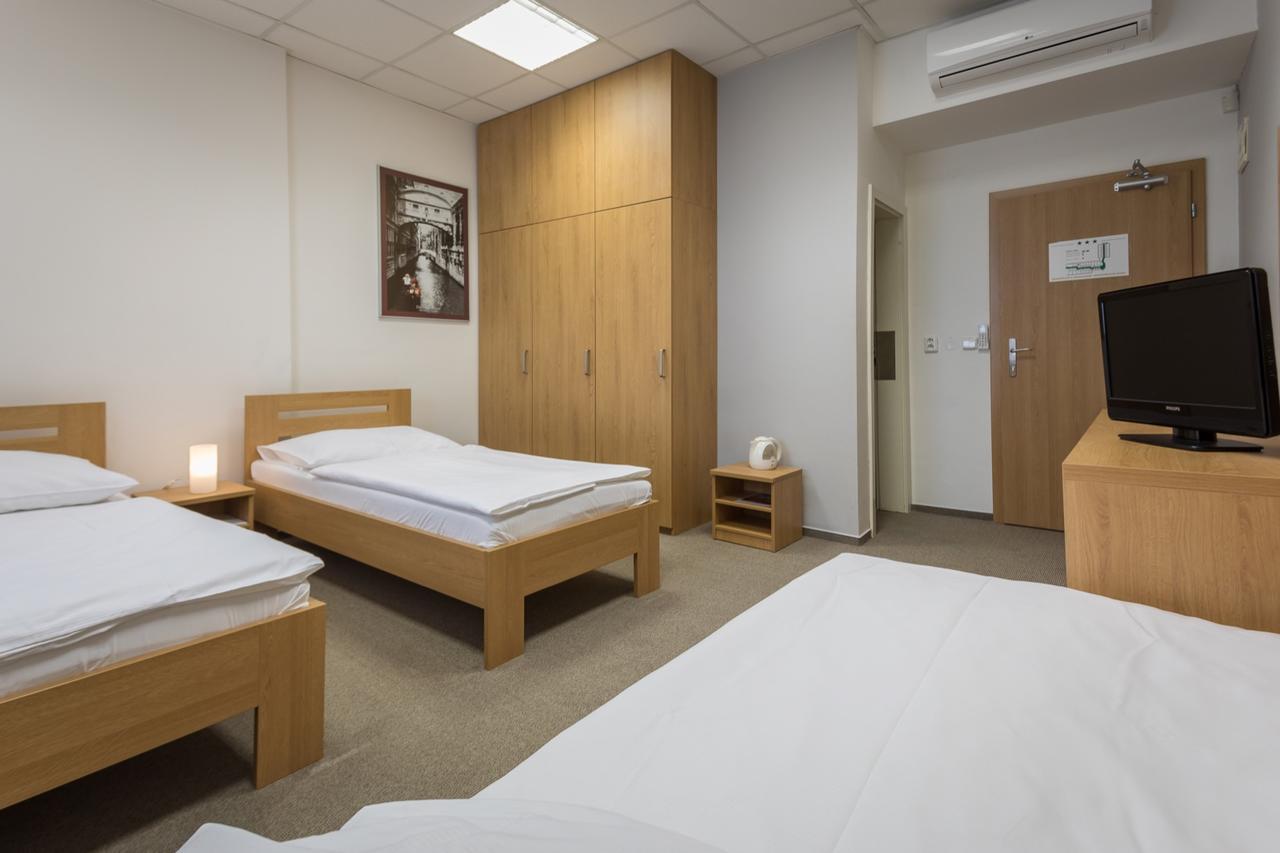 Hotel Sareza 3*